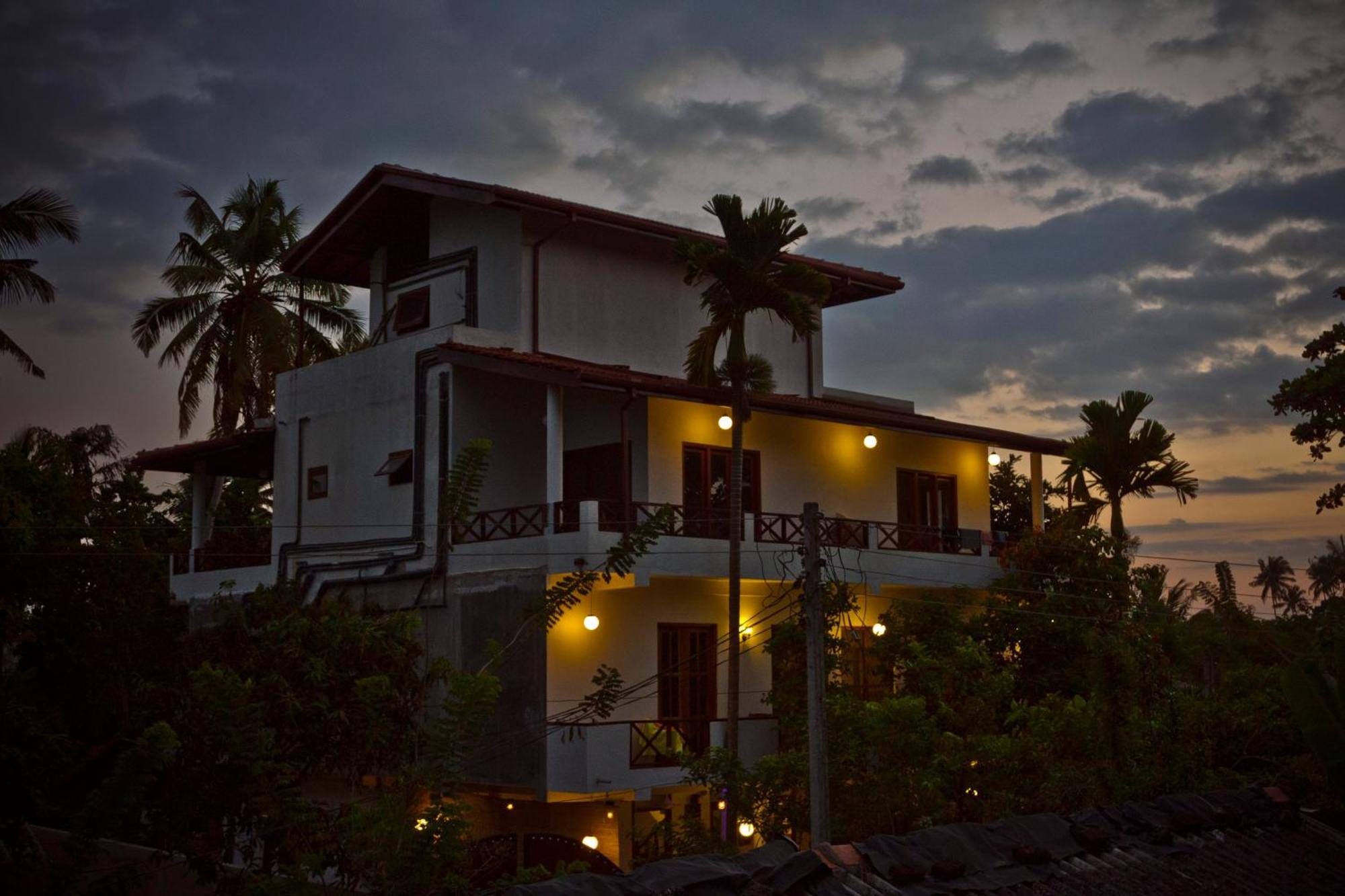 Dorian Guest House And Restaurant เวลิกามา ภายนอก รูปภาพ